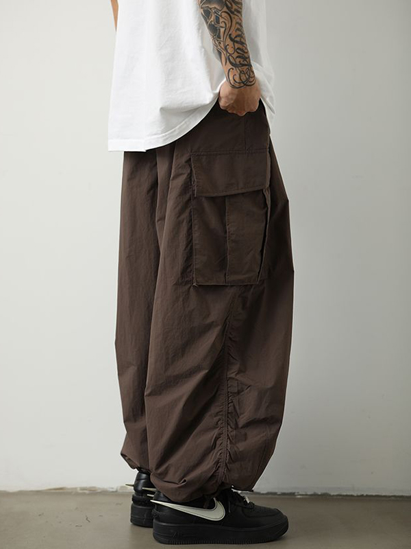 Herren-Cargohose mit großen Taschen und gebundenen Füßen-4