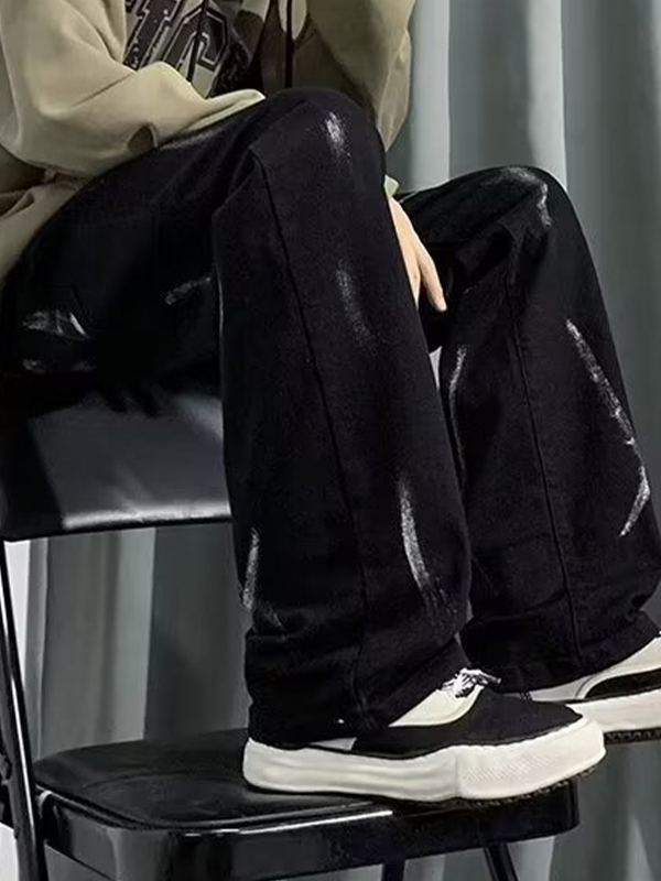 Lockere Herrenjeans mit Graffiti-Print-4
