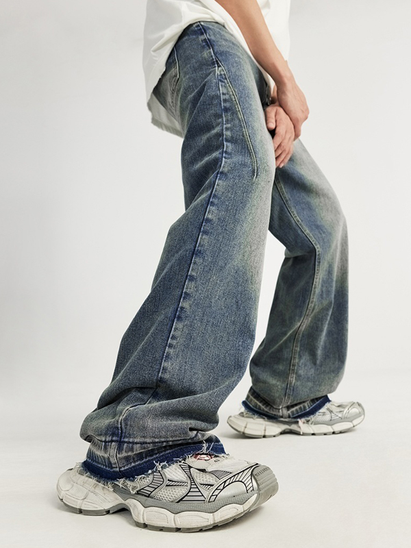 Weite Jeans mit ausgewaschenem Saum und weitem Bein-1