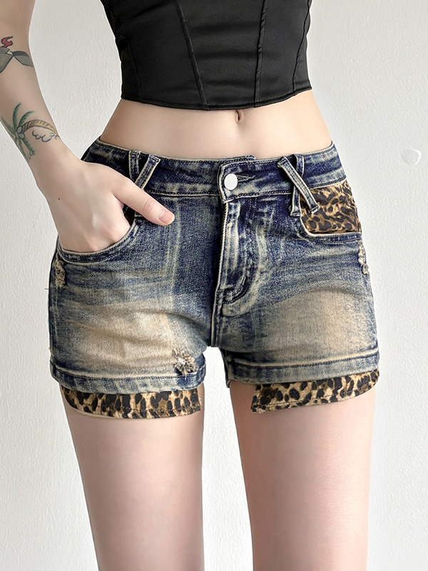 Schlankmachende Jeansshorts mit Leopardenmuster und Taschen-1