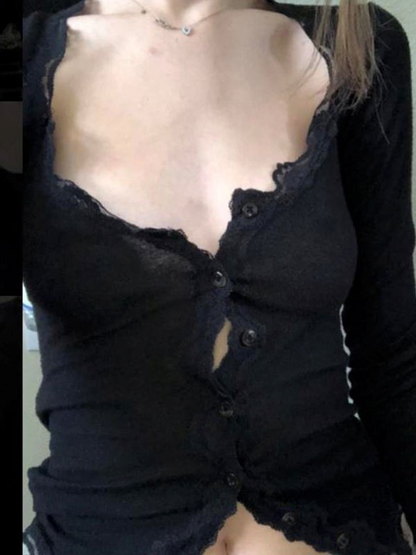 Geknöpftes Strickoberteil mit Spitzenbesatz-1