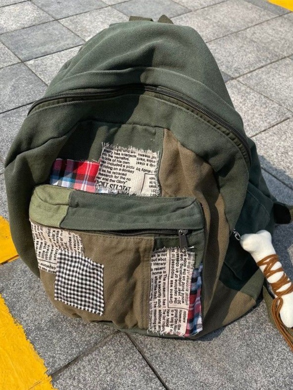 Rucksack mit unterschiedlichem Patch-Dekor-1
