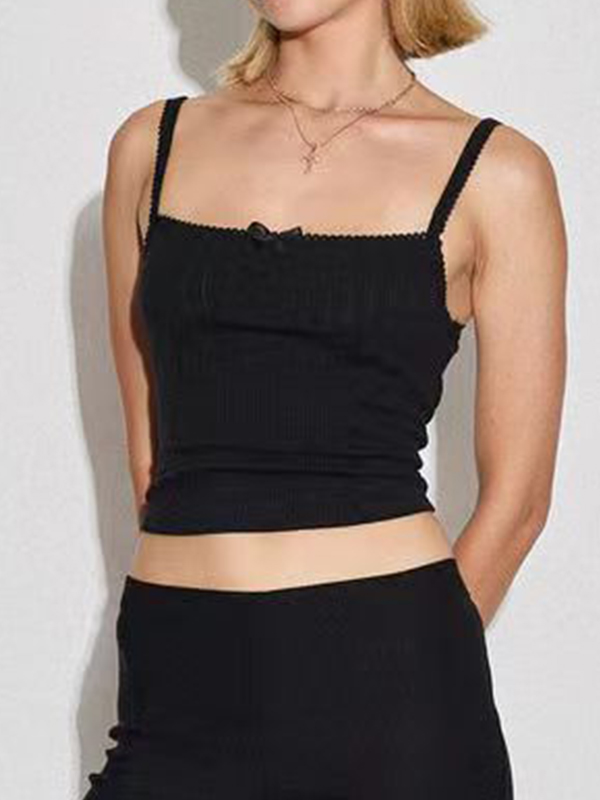Schlichtes, schmal geschnittenes Cami-Oberteil mit Schleife und Spitze-3